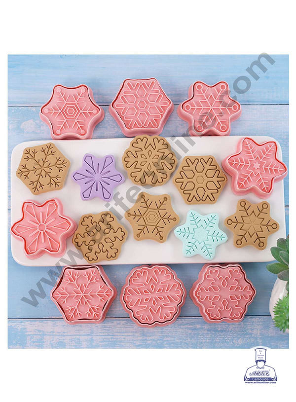 CAKE DECOR™ 8 Pcs Snowflakes Theme Plastic Biscuit Cutter 3D Cookie Cutter ( ZN-3028 )