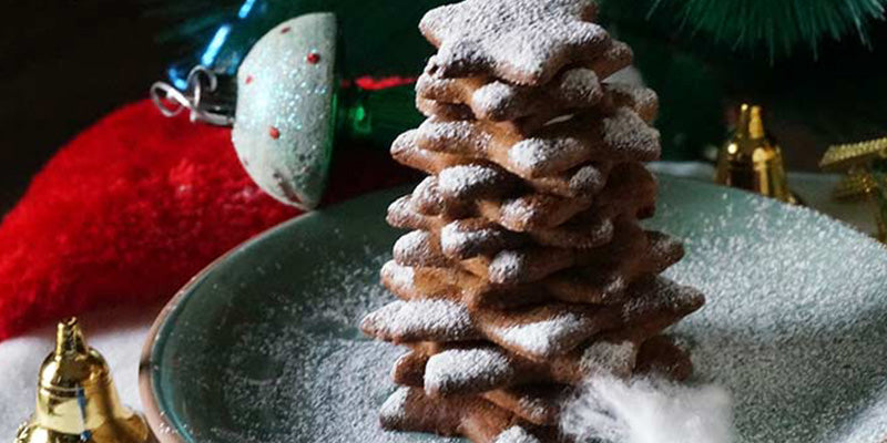 https://arifeonline.com/cdn/shop/articles/Gingersnap-Cookie-Christmas-Tree-Themes.jpg?v=1680248016&width=1000