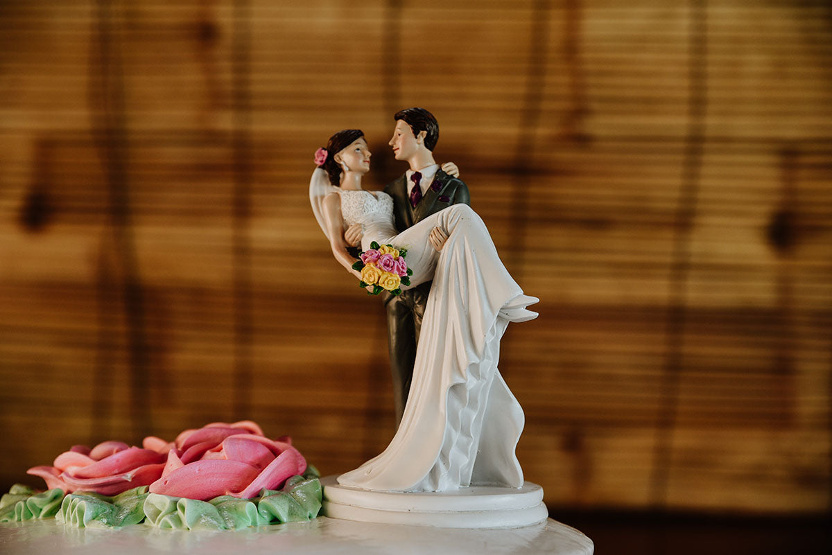 Grosgrain: Have a WOW Wedding Cake for a Fraction of the Cost