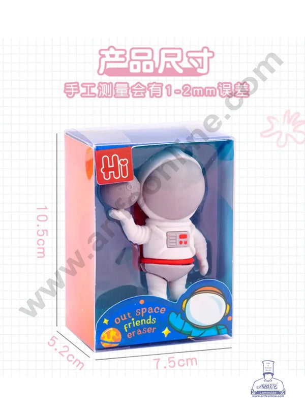 Mini Grey Astronaut Cake Decoration – Rubber Eraser & Space-Themed Topper - CAKE DECOR™