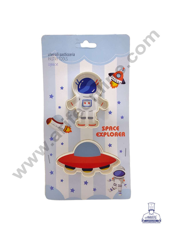 CAKE DECOR™ 2 Piece Space Theme Plastic Cutter - Astronaut & UFO