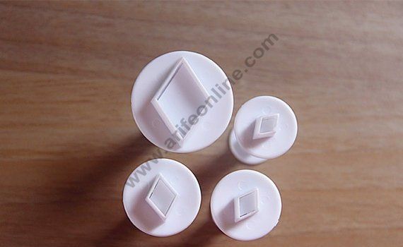 Cake Decor 4pcs Diamond Shape Plunger Cutters Fondant Tool